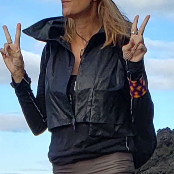 Studio b3 Vest Pleatherette Hip high collar + cropped Cell phone pocket - Picture 7 of 8